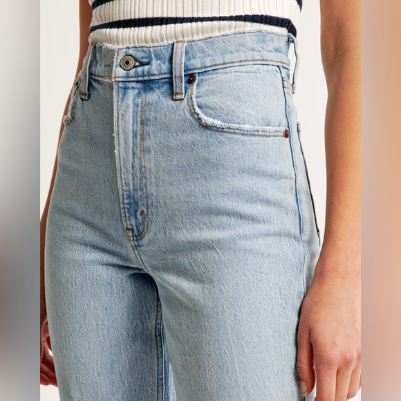 NWOT Abercrombie & Fitch Ultra High Rise 90s Straight Jean - Picture 5 of 9